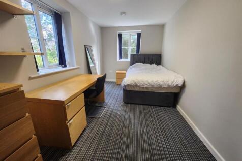 A bright and tidy double bedroom featuring a co...