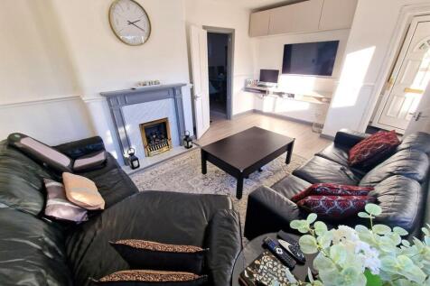 A bright and inviting contemporary living room ...