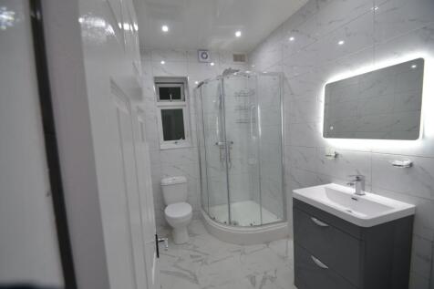 Bright, modern bathroom with marble-effect tile...