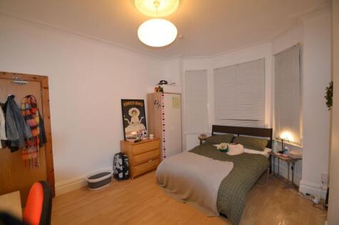 A cozy double bedroom featuring a large bed wit...