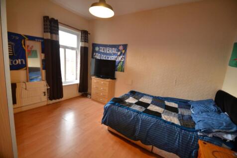 Bright, tidy bedroom with wood-effect flooring,...