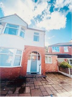 Bright, semi-detached house with bay windows, a...