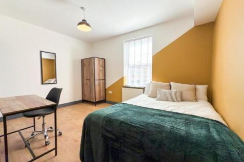 Well-presented bedroom with a comfortable doubl...