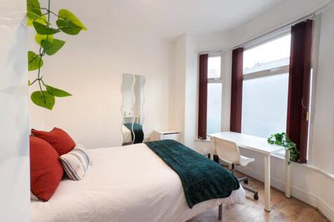 Bright and inviting single bedroom with large w...