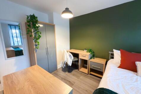 A spacious and well-maintained master bedroom f...