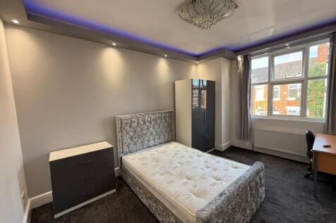 Bright, modern double bedroom with a stylish up...