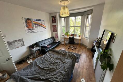 Bright, well-presented bedroom with a large bay...