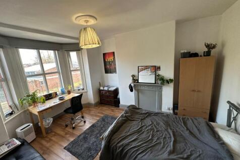 Bright, well-lit double bedroom with a large ba...