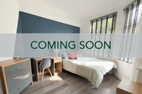 Bright, modern double bedroom with a comfortabl...