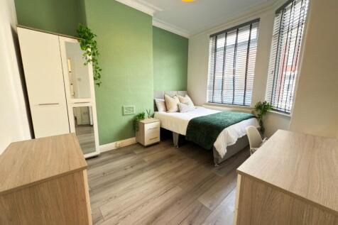 Bright, modern double bedroom with a comfortabl...