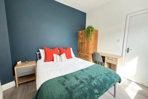 Bright, neatly presented bedroom with a double ...