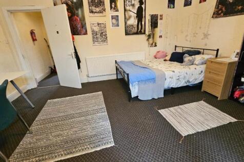 Bright and inviting double bedroom featuring a ...