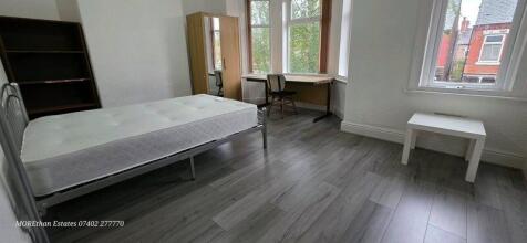Bright, freshly furnished double bedroom with l...