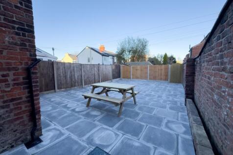 Private paved courtyard with a central picnic b...