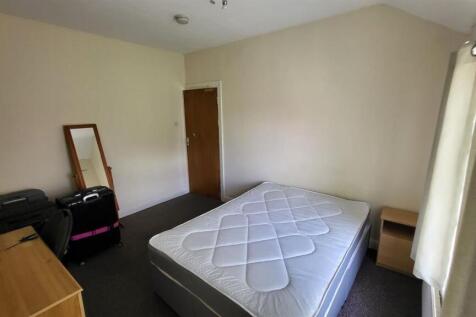 A simple and functional double bedroom featurin...