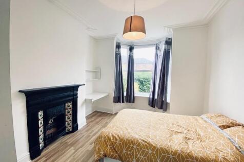 Bright, neat bedroom with a comfortable double ...