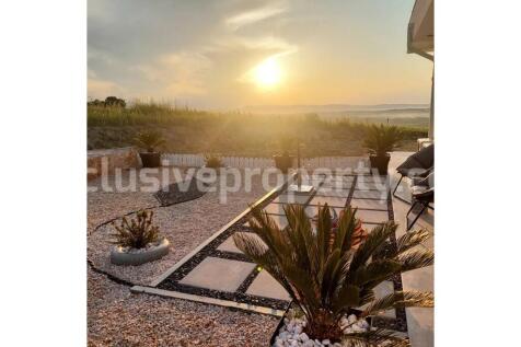 Property Image 100