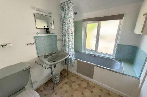Bathroom.jpg