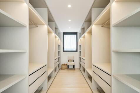 Walk in wardrobe