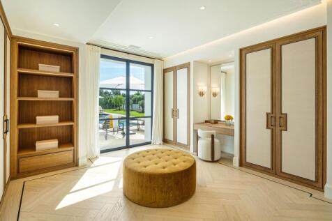 Walk in wardrobe