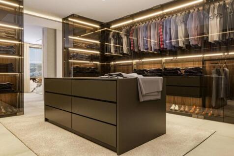 Walk in wardrobe