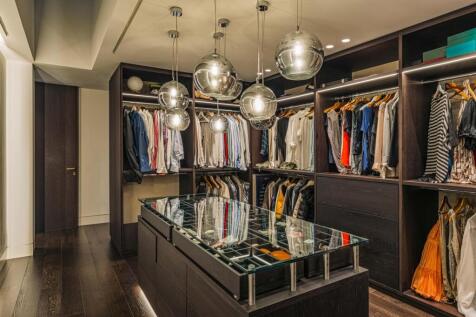 Walk in wardrobe