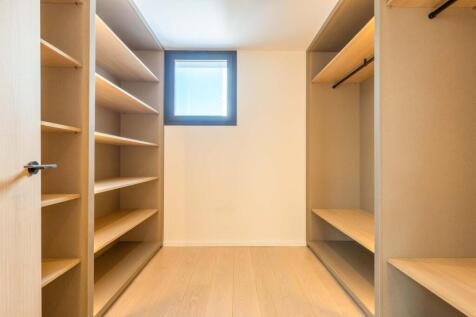 Walk in wardrobe