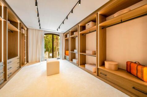 Walk in wardrobe
