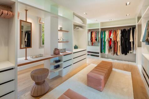 Walk in wardrobe