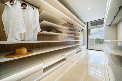 Walk in wardrobe