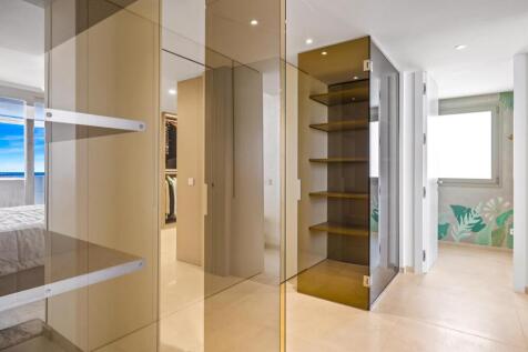 Walk in wardrobe