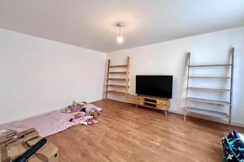 Living Room Rear Vie