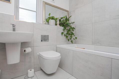 Bathroom 2.jpg