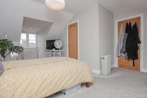 Bedroom 1 2.jpg