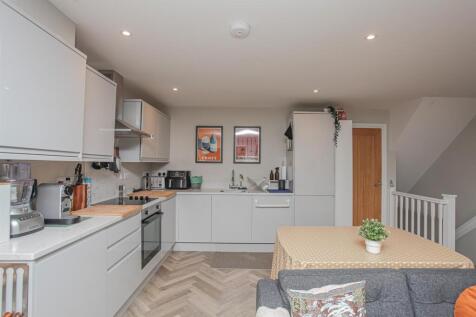 Kitchen 2.jpg