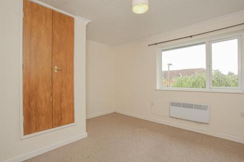 Bedroom 1.jpg
