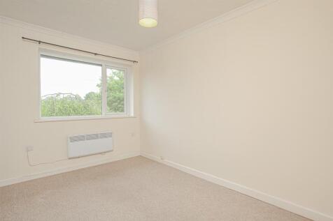 Bedroom 1 2.jpg