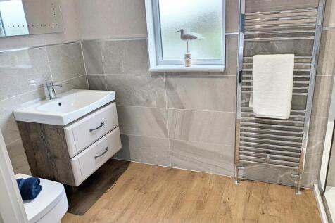 Dressing area and en-suite shower room