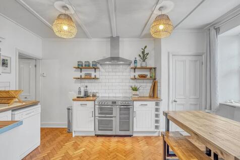 Kitchen / Diner / Lounge