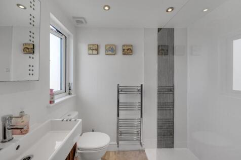 Ensuite Bedroom 1