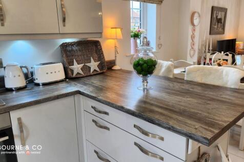 Kitchen | Breakfast Bar