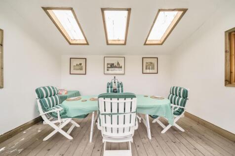 Summerhouse Internal