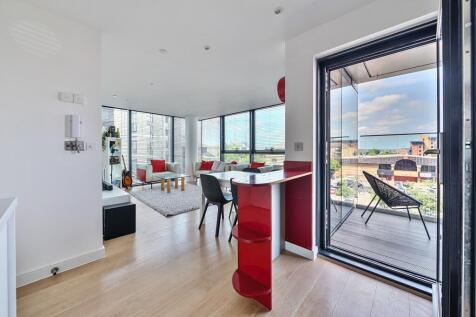 Kitchen / Lounge