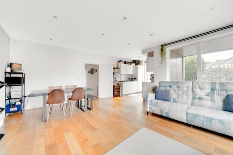 Open Plan Kitchen/Reception