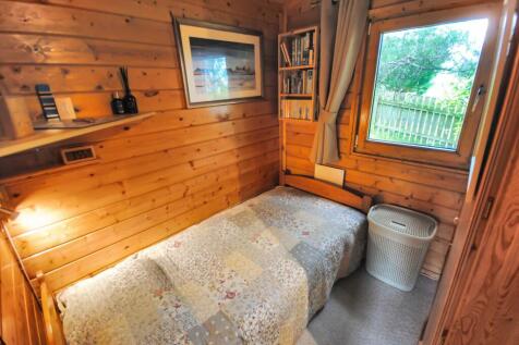 Timber Chalet - Bedroom 2