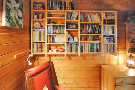 Timber Chalet - Bedroom 1