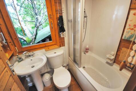 Timber Chalet - Bathroom