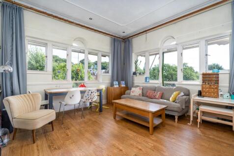 Reception For Sale 3 Bedroom Flat Conservatory Court Upper Nowood SE19 www.steele.london