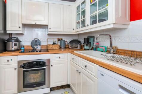 Kitchen 2 For Sale 3 Bedroom Flat Conservatory Court Upper Nowood SE19 www.steele.london