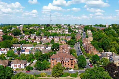 Drone Exterior  For Sale 3 Bedroom Flat Conservatory Court Upper Nowood SE19 www.steele.london